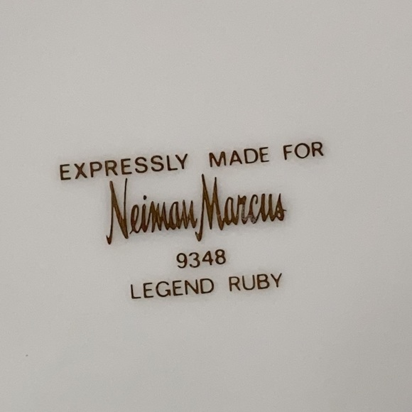 . Vintage Neiman Marcus "Legend Ruby" Plate # 9348 - Red & Gold Pattern 6.5" - Picture 5 of 6